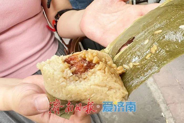 如何申请皇冠信用網_顾客不惜排队三小时如何申请皇冠信用網，济南这个小摊你知道吗？