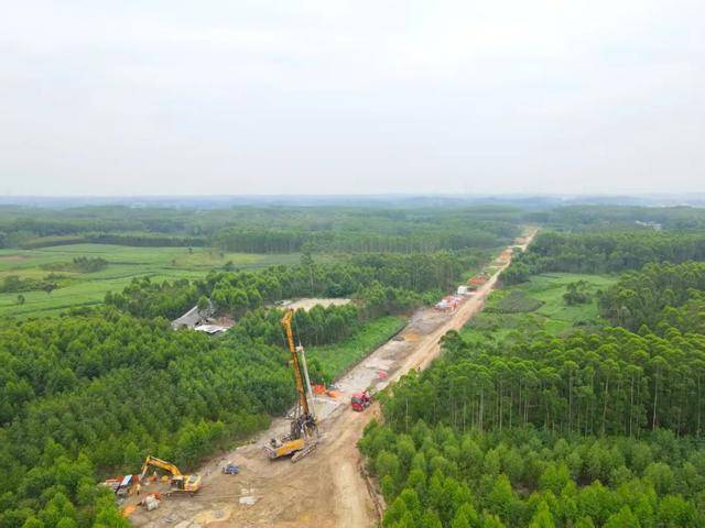 皇冠角球_设计时速350公里、新建4座车站皇冠角球！广西这条高铁有新进展！