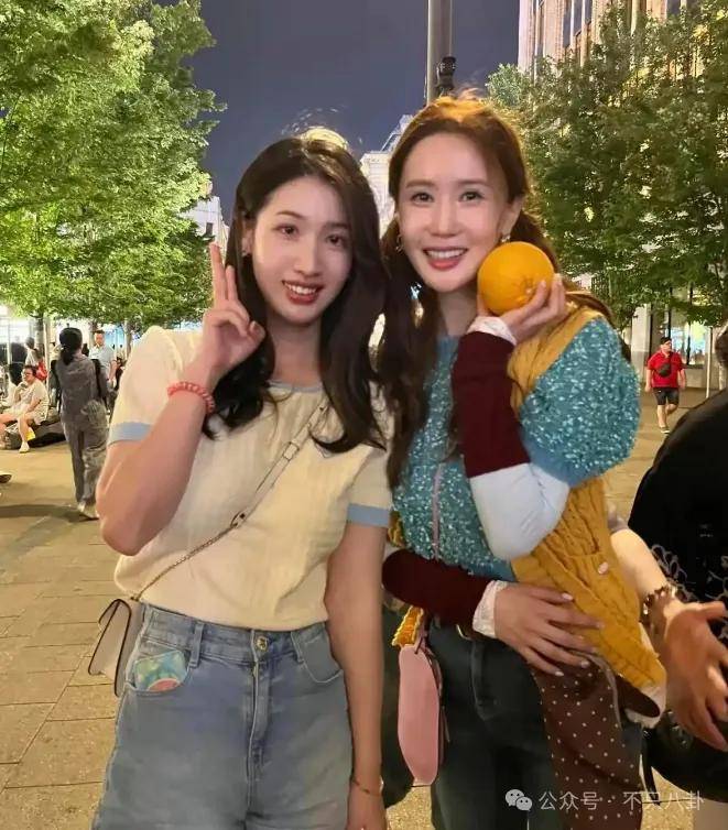 皇冠信用網最新地址_自曝与丈夫经常吵架？但怎么感觉她是在变相秀恩爱呢皇冠信用網最新地址！