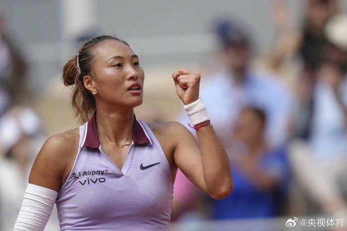 皇冠登一登二登三区别_郑钦文重返世界第五 将以头号种子身份参加WTA女王杯