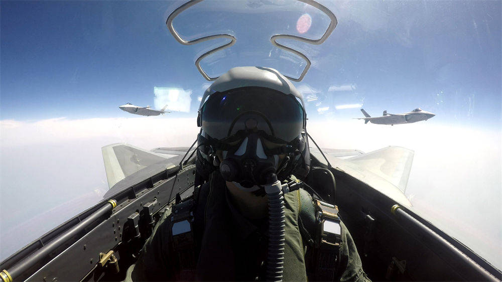 怎么开皇冠信用平台_都见不得中国强大！歼20隐身战机飞越对马海峡怎么开皇冠信用平台，美日罕见没发现？