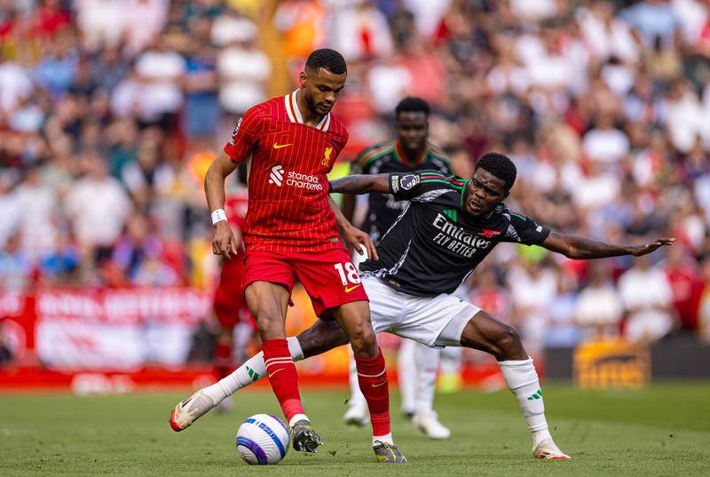 皇冠信用网怎么申请_英超前瞻：利物浦有懈可击 新赛季军枪城车四队争冠