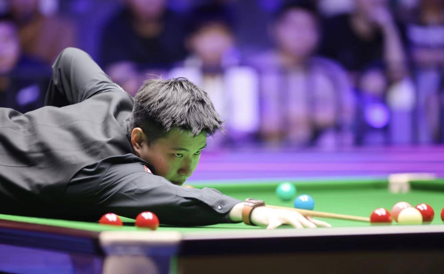 如何申请皇冠信用盘_赵心童两杆破百淘汰史蒂文斯如何申请皇冠信用盘，晋级斯诺克武汉公开赛32强