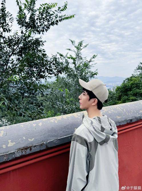 皇冠信用網正网 | 37岁男演员于朦胧被传坠楼皇冠信用網正网，7月刚注销工作室，警方回应