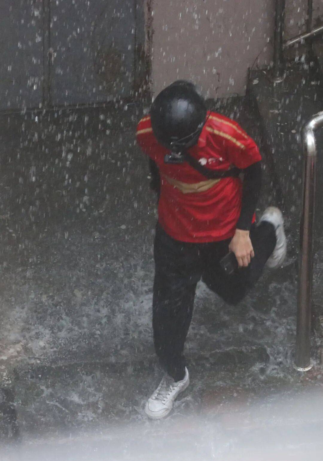 皇冠信用网如何注册_暴雨、大风、大浪来袭皇冠信用网如何注册！青岛市发布防汛预警！