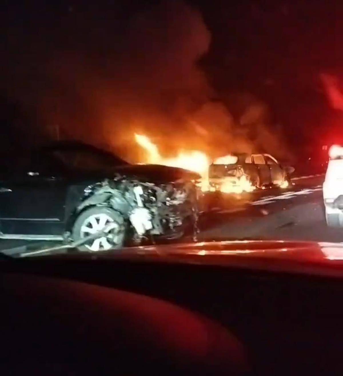 皇冠登3代理申请_深南高速一车祸致2死3伤皇冠登3代理申请，一位目击者称车上有甩棍没有当场施救，事后得知两人死亡他“觉得好惭愧”