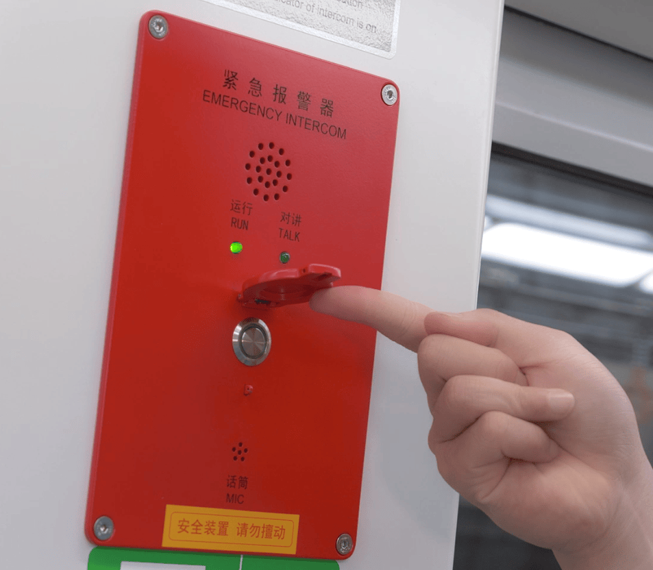 皇冠体育App下载_事发上海地铁！女子蹲坐车厢被摔倒男子压骨折皇冠体育App下载，十级伤残！