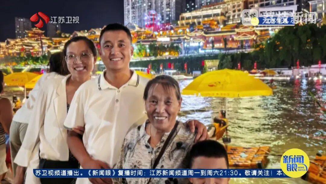 皇冠信用网会员_南通男子带64岁妈妈餐厅过生日皇冠信用网会员，全场路人超配合齐喊三声“生日快乐”！网友百万点赞：隔着屏幕也想给阿姨送祝福